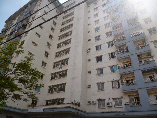 Chủ đầu tư tự ý nâng tầng, cư dân mua nhà KĐT Yên Hoà 15 năm không được cấp sổ - Ảnh 1.
