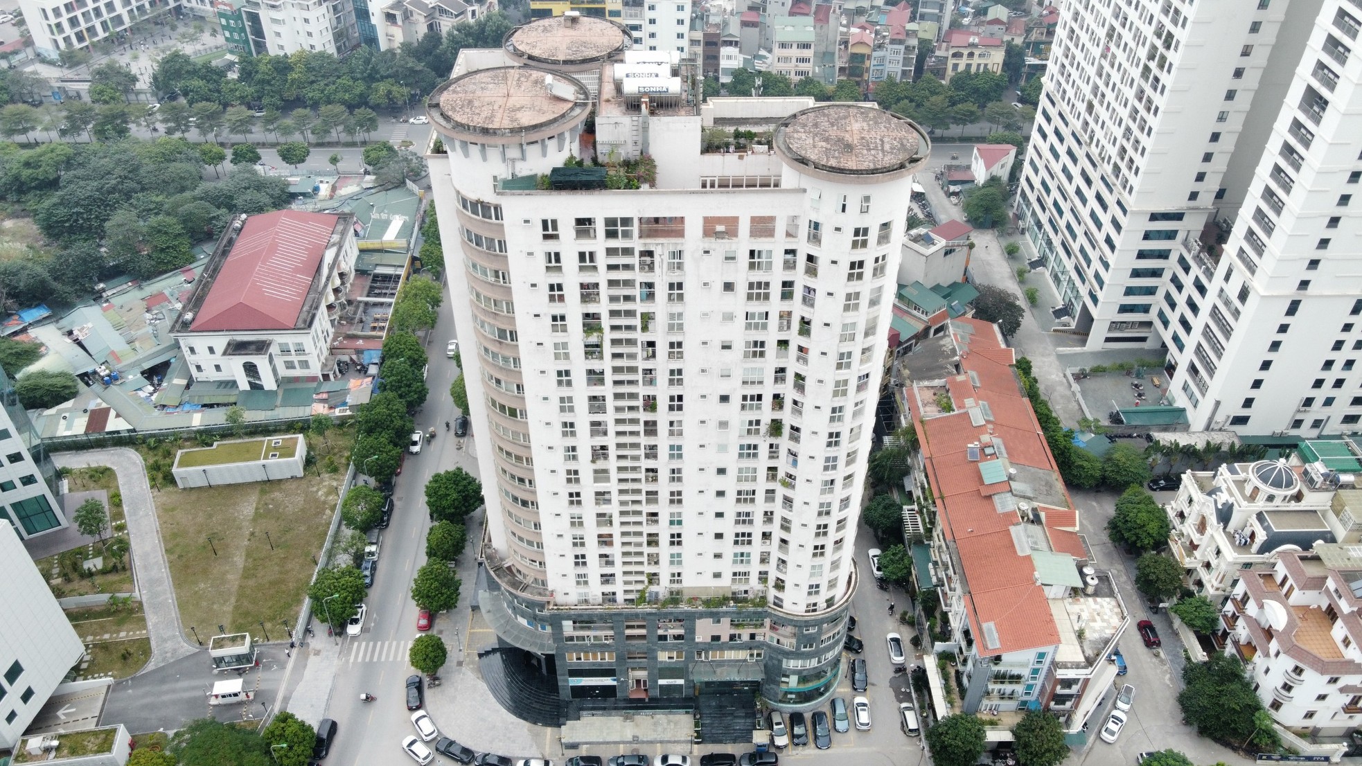 Hà Nội lên tiếng việc chậm xử lý chung cư biến tầng kỹ thuật thành căn hộ và văn phòng - Ảnh 2.