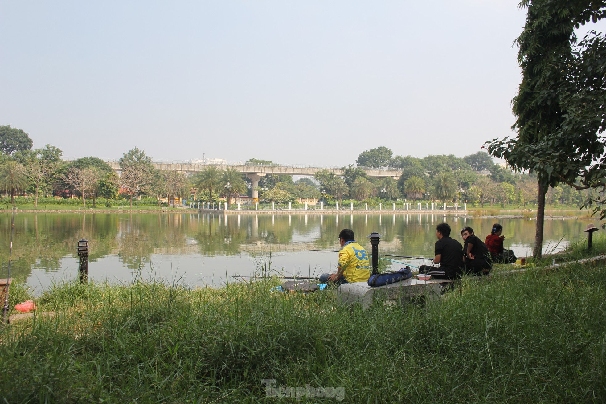 Nhếch nhác công viên trăm tỷ nằm giữa hai quận ở Hà Nội - Ảnh 20.