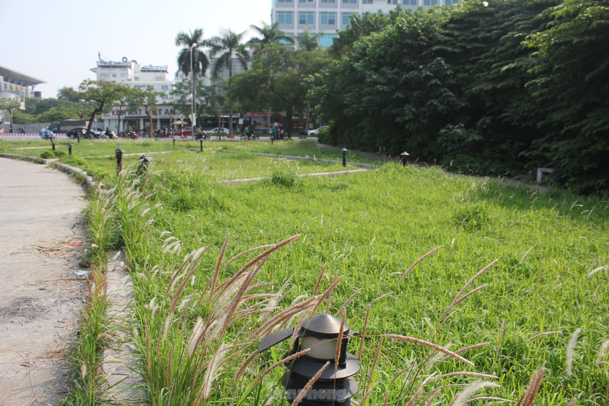Nhếch nhác công viên trăm tỷ nằm giữa hai quận ở Hà Nội - Ảnh 14.