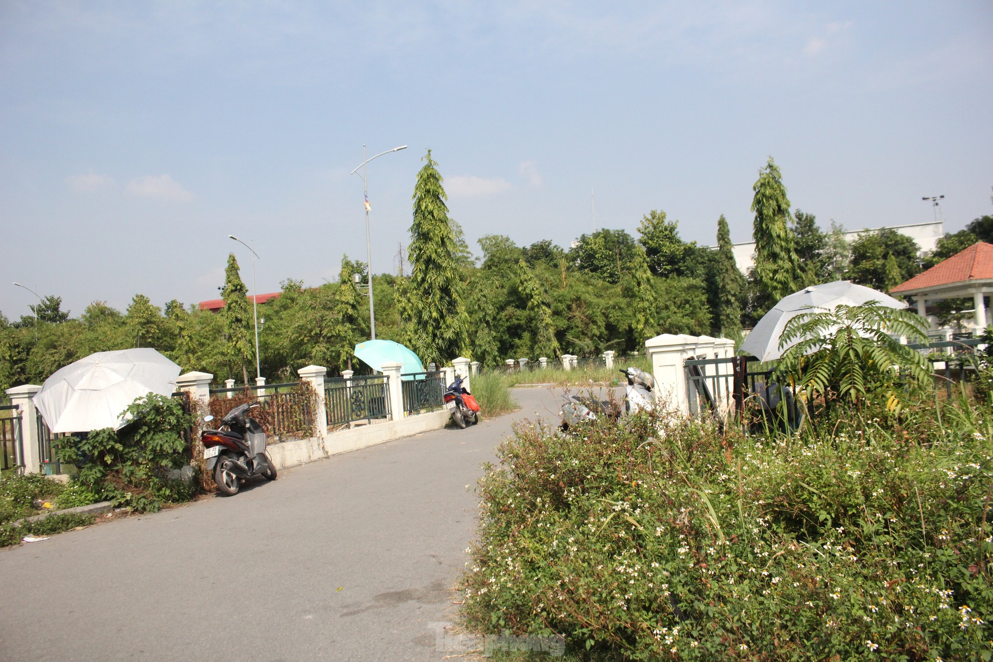 Nhếch nhác công viên trăm tỷ nằm giữa hai quận ở Hà Nội - Ảnh 29.
