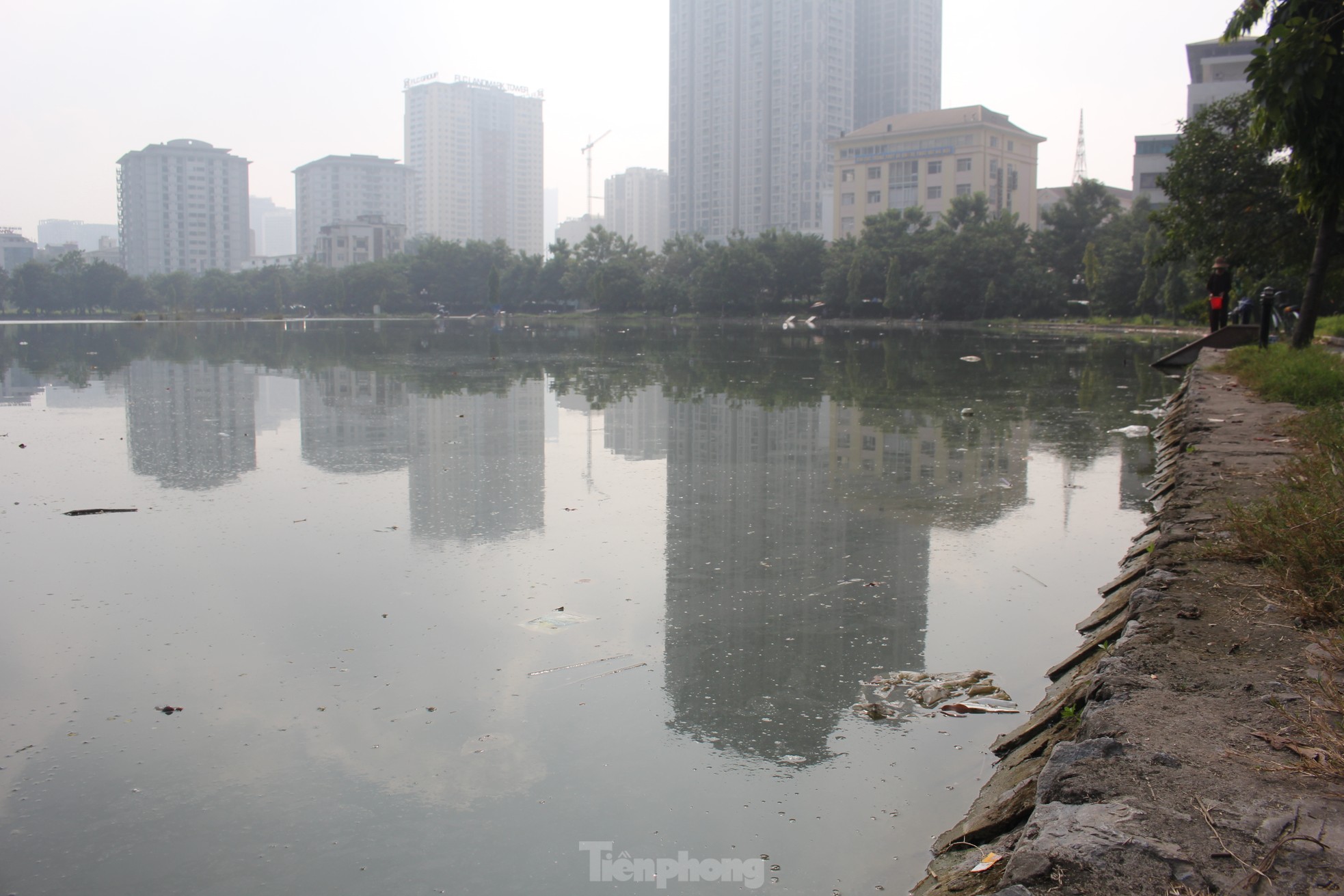Nhếch nhác công viên trăm tỷ nằm giữa hai quận ở Hà Nội - Ảnh 6.