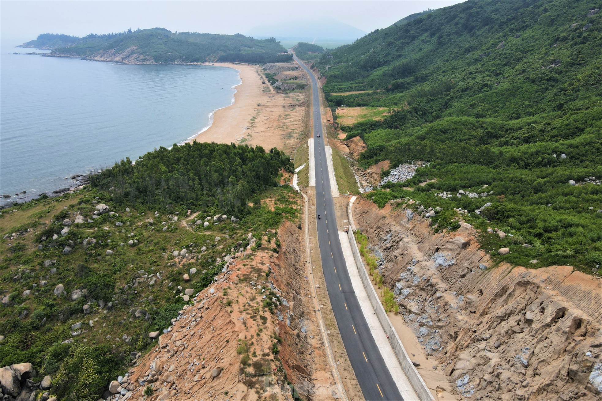 Ngắm tuyến đường ven biển nghìn tỷ, kết nối giao thông khu vực Bắc Trung Bộ - Ảnh 27.